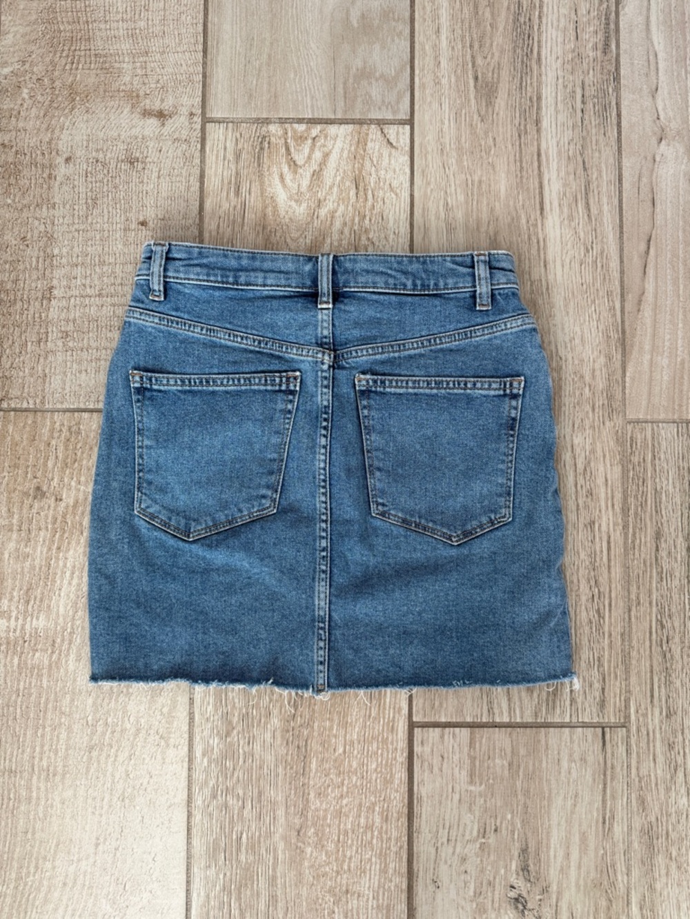 DL1961 Medium Blue Denim Frayed-Hem Mini Skirt - Picture 4 of 8